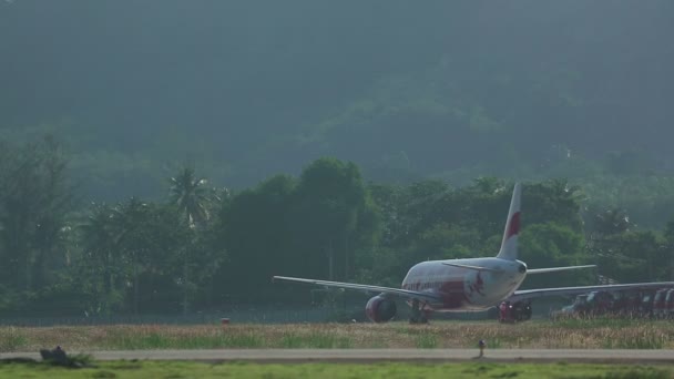 Vliegtuig taxiën op Phuket — Stockvideo