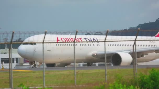波音 767 客机滑行 — 图库视频影像