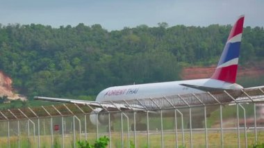 Boeing 767 kalkış önce hızlanan