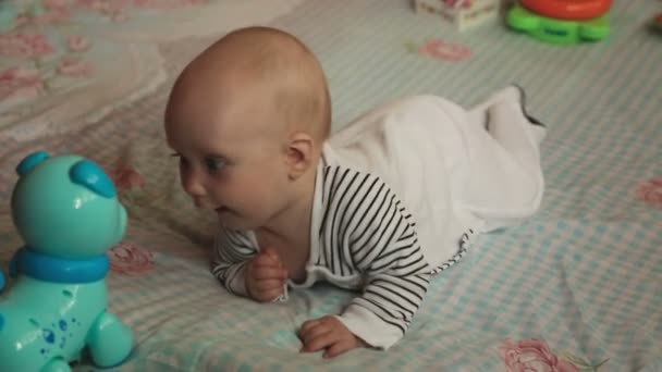 Bébé fille six mois — Video