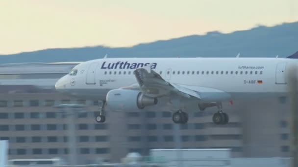 Airbus 320 touchdown — Stock Video