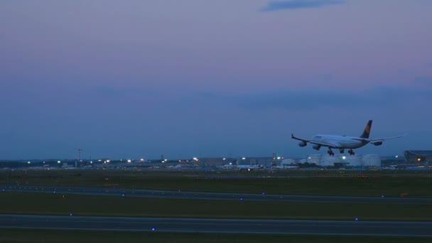 Aterrizaje Airbus 340 — Vídeo de stock
