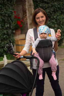 Anne ve kızı selfie olun 