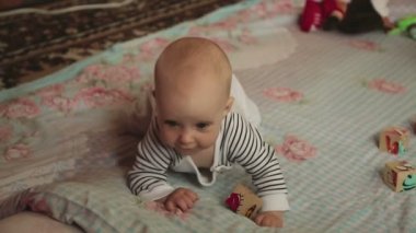 Altı ay bebek kız