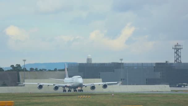 ボーイング 747 の離陸前に加速 — ストック動画