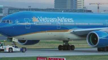 Boeing 777 servise çekme