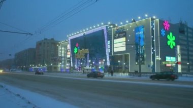 Festively alışveriş merkezi dekore edilmiş