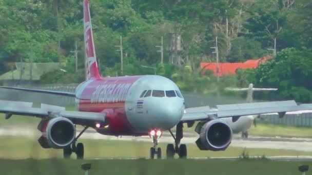 Airbus 320 bromsning efter landning — Stockvideo