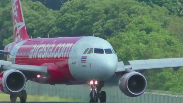 Airbus 320 bremst nach der Landung — Stockvideo