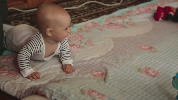 Seis meses bebê menina — Vídeo de Stock