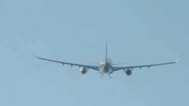 Phuket Havaalanı'ndan kalktıktan uçak