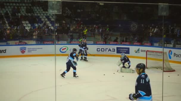 Giocatori di hockey nel riscaldamento — Video Stock
