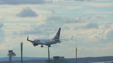 Boeing 737 iniyor..