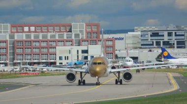 Başlatmak için Taksilemek uçaklar