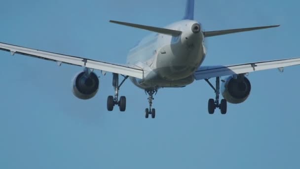 Airbus 320 a aproximar-se — Vídeo de Stock