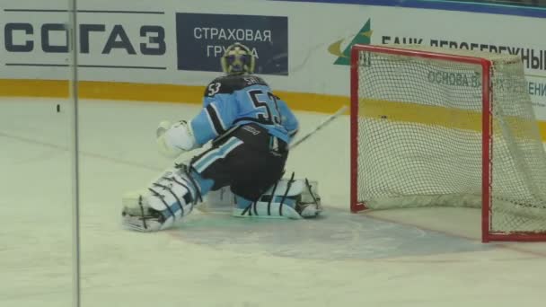 Eishockeyspieler beim Aufwärmen — Stockvideo