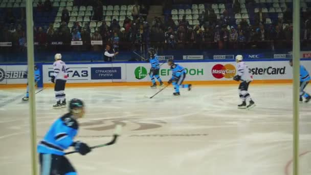 Jugadores de hockey en el calentamiento — Vídeos de Stock