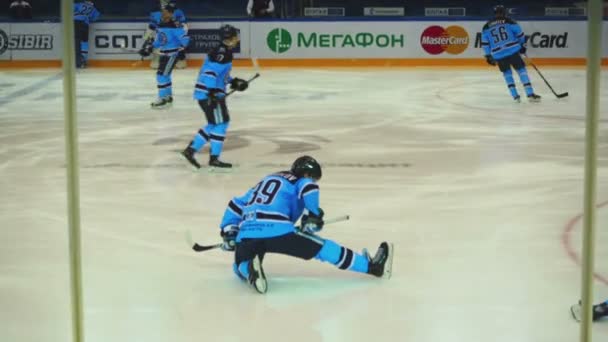 Giocatori di hockey nel riscaldamento — Video Stock