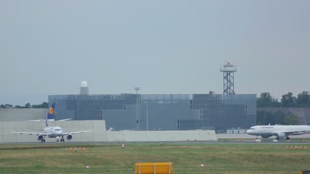 在 Fraport 加速的空客 320 — 图库视频影像