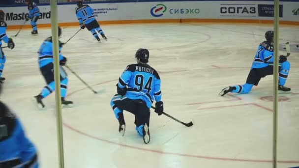 Eishockeyspieler beim Aufwärmen — Stockvideo