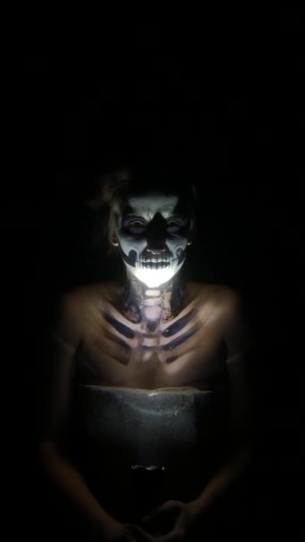 สาวเจ าสาวใน Dead Man Skeleton Makeup Scares คอนเซ ฮาโลว — วีดีโอสต็อก