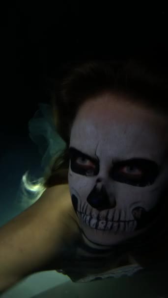 Panna Młoda Trupie Makijaż Szkielet Przeraża Pod Wodą Koncepcja Halloween — Wideo stockowe