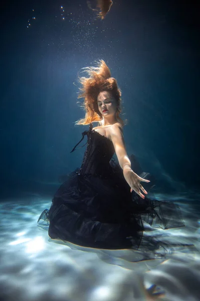 Frauenporträt Schwarzen Korsett Unter Wasser — Stockfoto