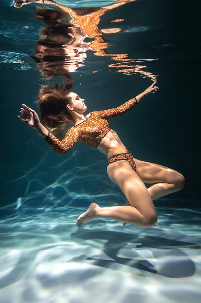 Seductive Sensual Girl Lingerie Underwater — Stock Photo, Image