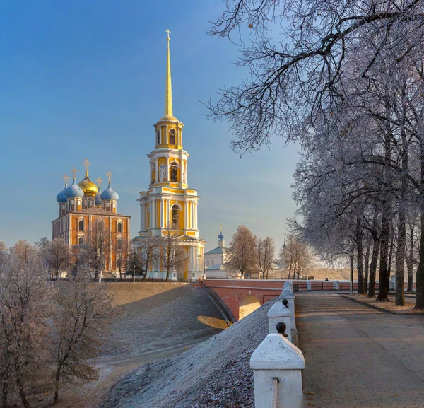 Campanario catedral del Kremlin de Riazán, siglo XVIII-XIX, Rusia — Foto de Stock