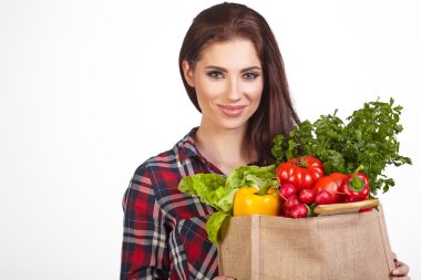 kadın bakkal çantası ve sebze ile