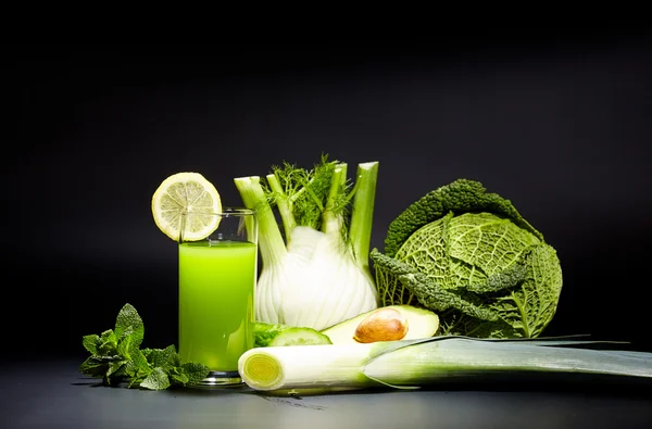 Legumes e frutas de suco saudáveis — Fotografia de Stock