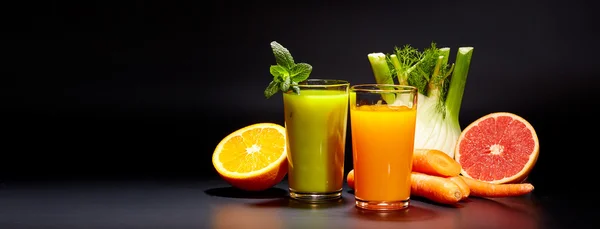 Sucos saudáveis legumes e frutas — Fotografia de Stock