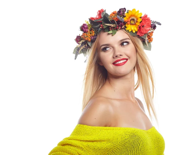 Senhora com grinalda de flores — Fotografia de Stock