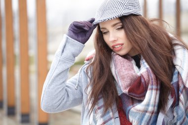 açık, şapka ile modern kadın