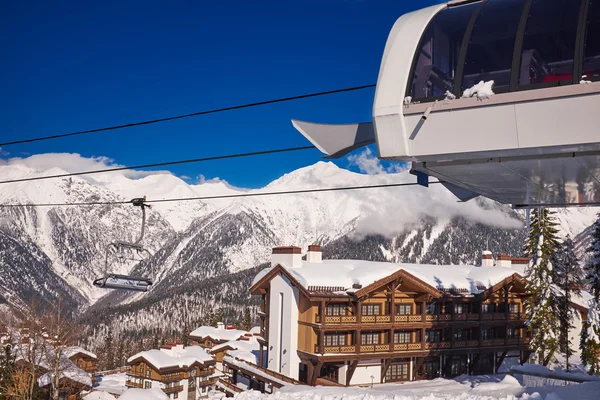 Bergen skidort Caucasus — Stockfoto