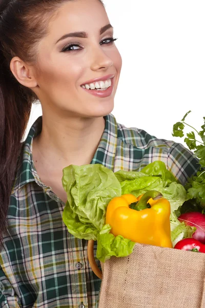 Vrouw met kruidenier zak en groenten — Stockfoto