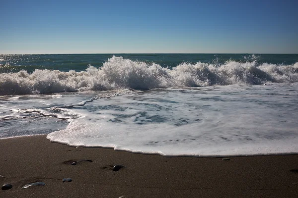 海浪冲刷着暗沙 — 图库照片