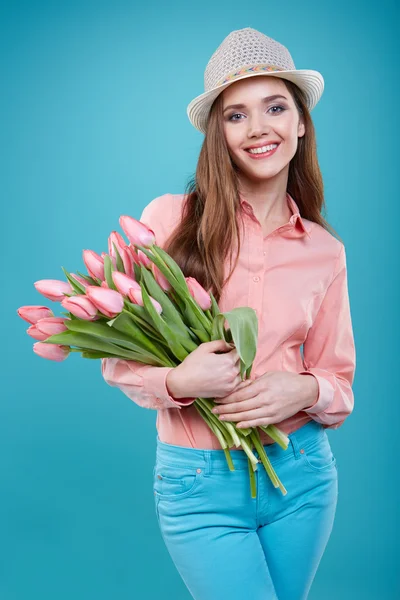 Mulher com flores de tulipas — Fotografia de Stock