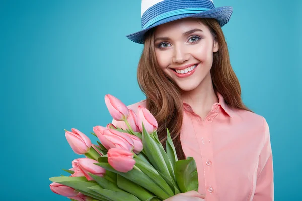 Mujer con tulipanes flores — Foto de Stock