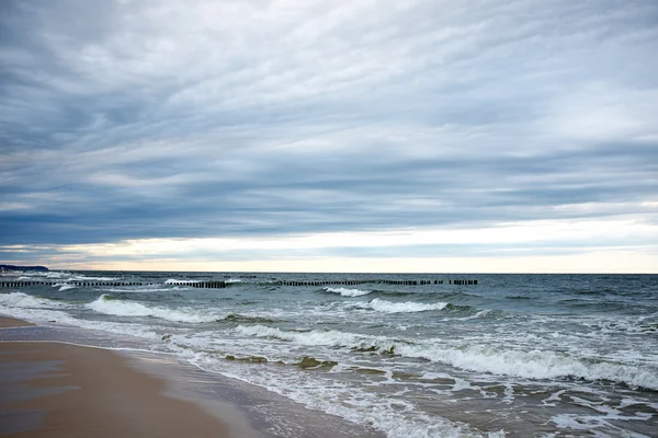 Балтійське море і піщаний пляж — стокове фото