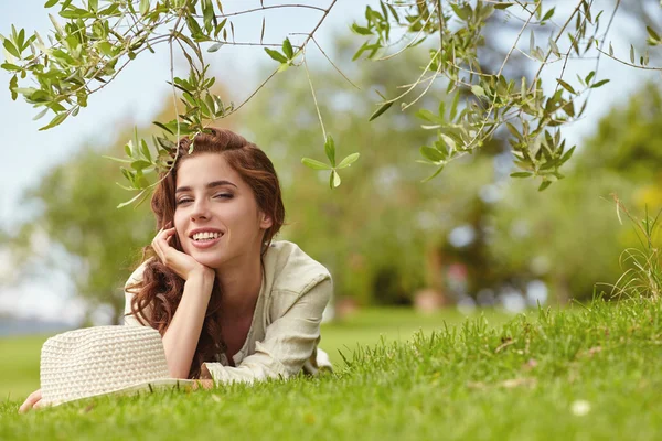 Woman lying on grass outdoors — Stock Photo, Image