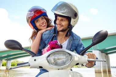 Scooter birlikte sürüş Çift