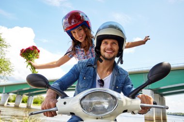 Scooter birlikte sürüş Çift