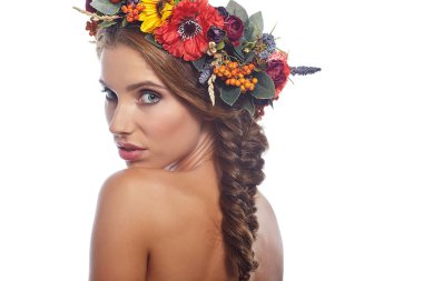 çelenk çiçek gelen bayanla