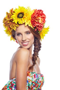 çelenk çiçek gelen bayanla