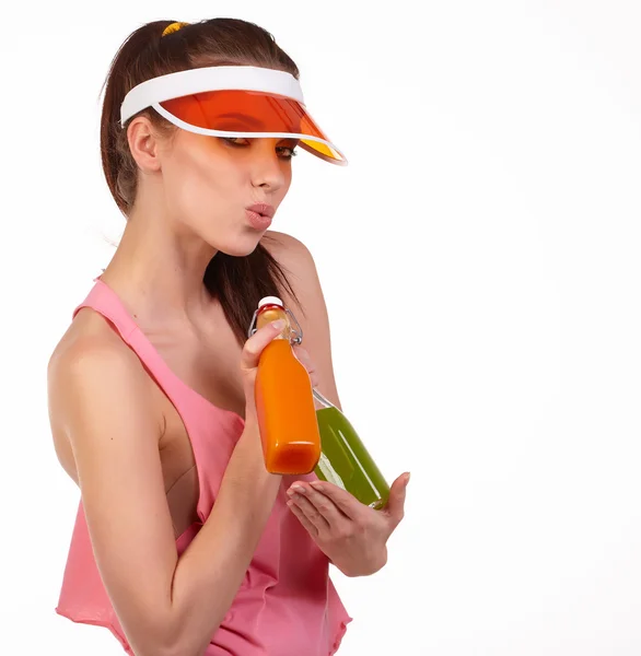 Woman in pink top holding bottles — Stock Photo, Image