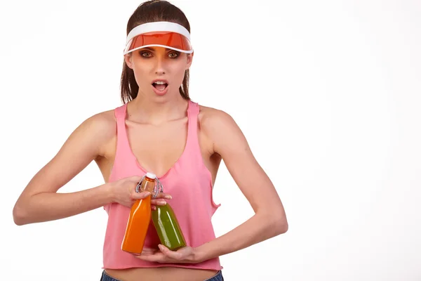 Woman in pink top holding bottles — Stock Photo, Image