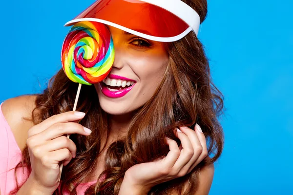 Gadis dengan lolipop besar — Stok Foto