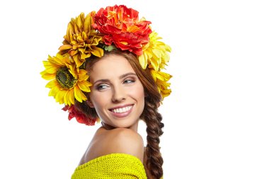 çelenk çiçek gelen bayanla