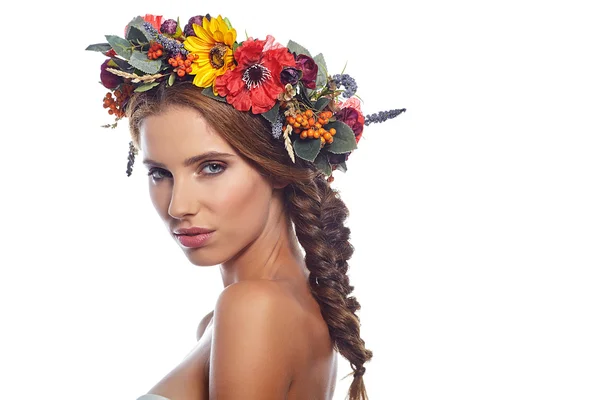Dama con corona de flores —  Fotos de Stock